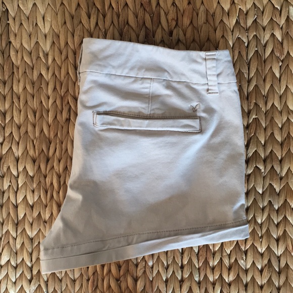 American Eagle: Khaki Shorts - Picture 7 of 8